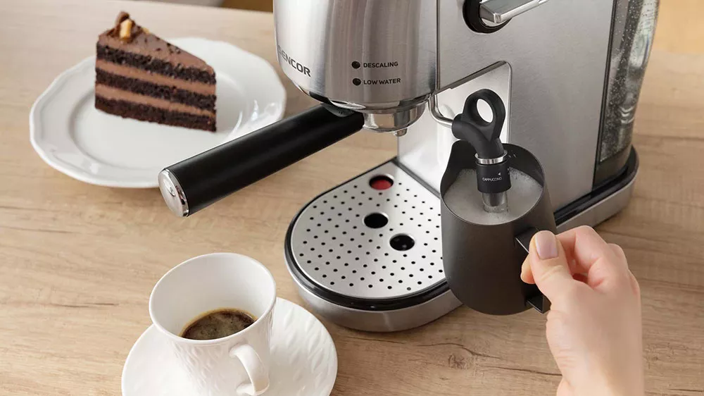 P&aacute;kov&eacute; espresso Sencor SES 4900SS parn&iacute; tryska_03