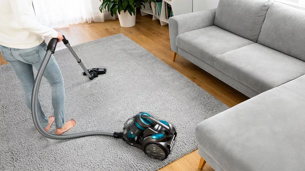 Vysávání bezsáčkovým vysavačem Sencor SVC 1086TQ_02