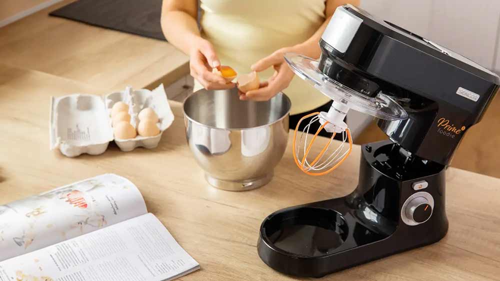 Kuchyňský robot Sencor STM 3761BK v kuchyni_02