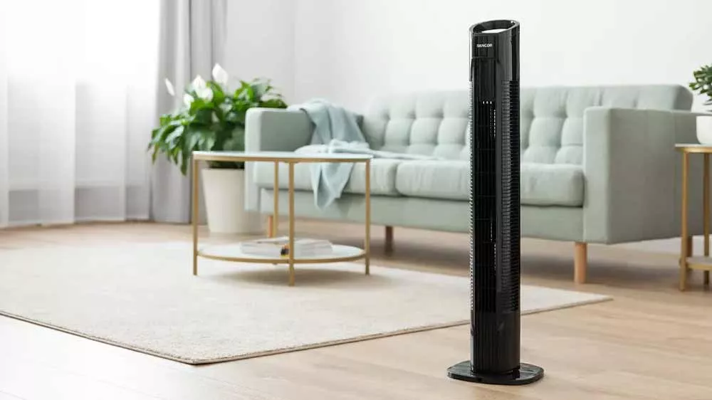 Sloupový ventilátor Sencor SFT 3113BK v obývacím pokoji_02