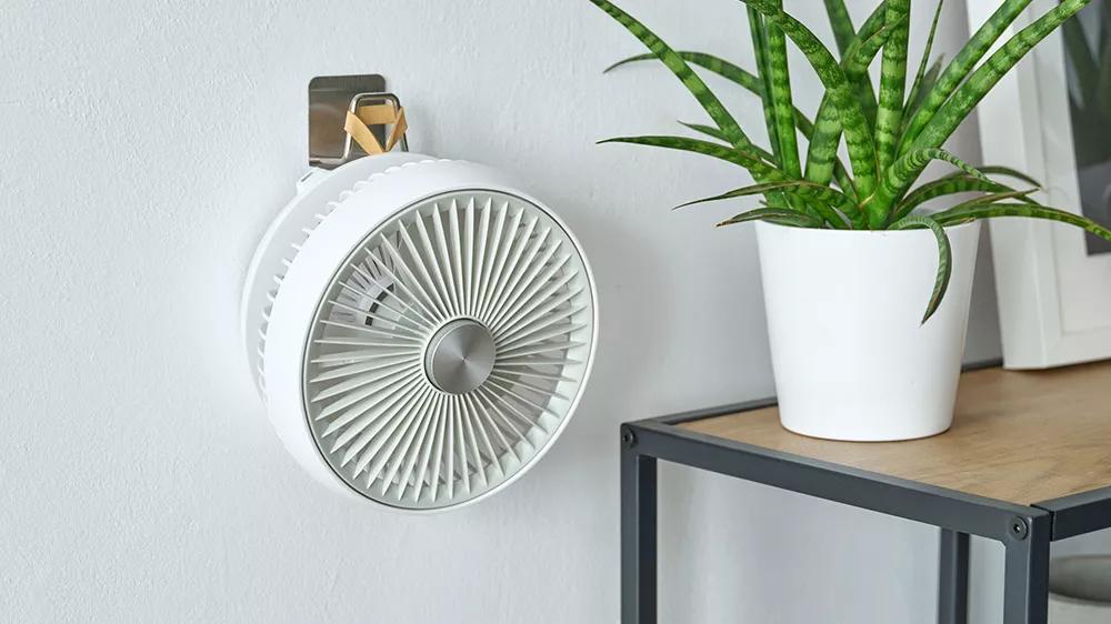 Zavě&scaron;en&yacute; přenosn&yacute; stoln&iacute; ventil&aacute;tor Sencor SFE 0773WH_03