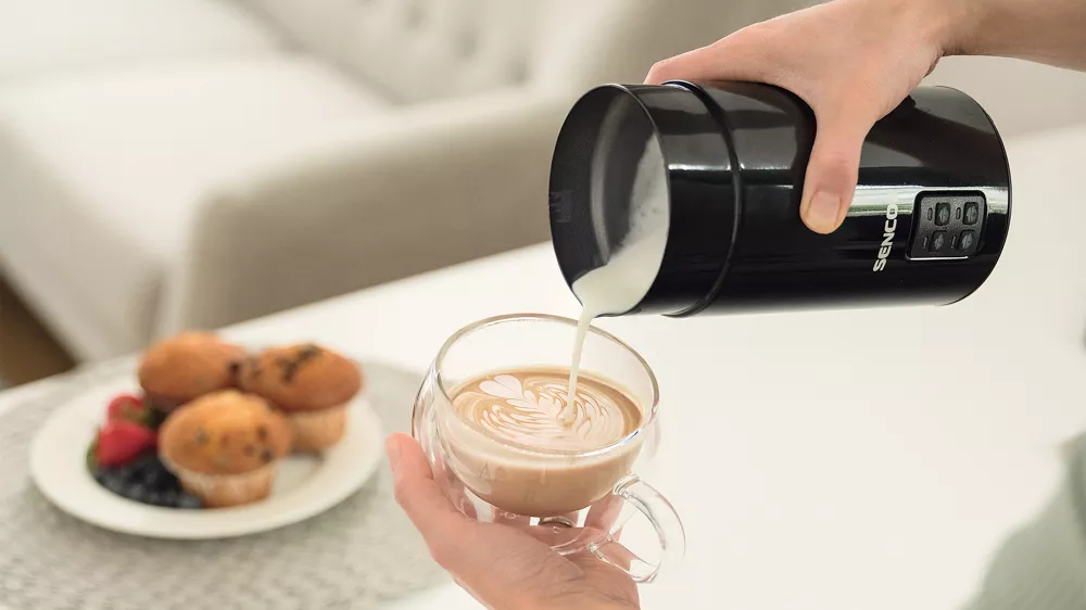 Nal&eacute;v&aacute;n&iacute; ml&eacute;ka do napěňovače Sencor SMF 2031BK_03