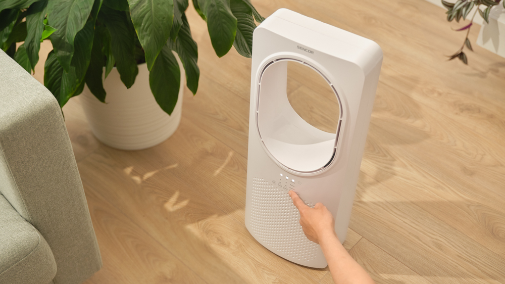 Dotykov&eacute; ovl&aacute;d&aacute;n&iacute; bezvrtulov&eacute;ho ventil&aacute;toru Sencor SFT 2404WH_03