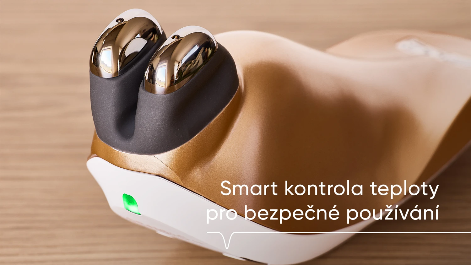 Přiblížený pohled na elektrody a masážní prsty RF zařízení Sensica