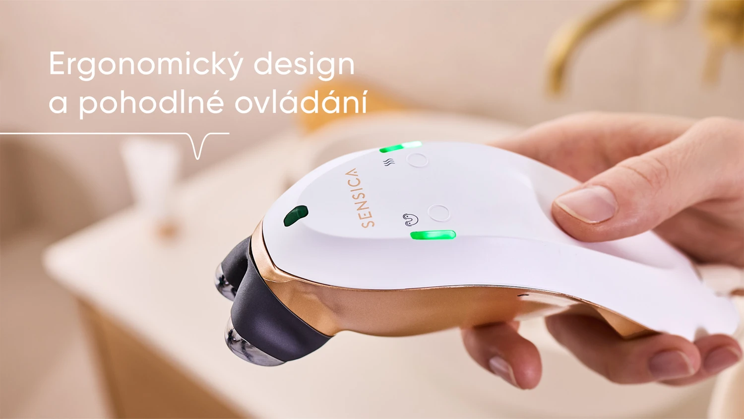 Přiblížený pohled na RF přístroj pro podporu tvorby kolagenu Sensica