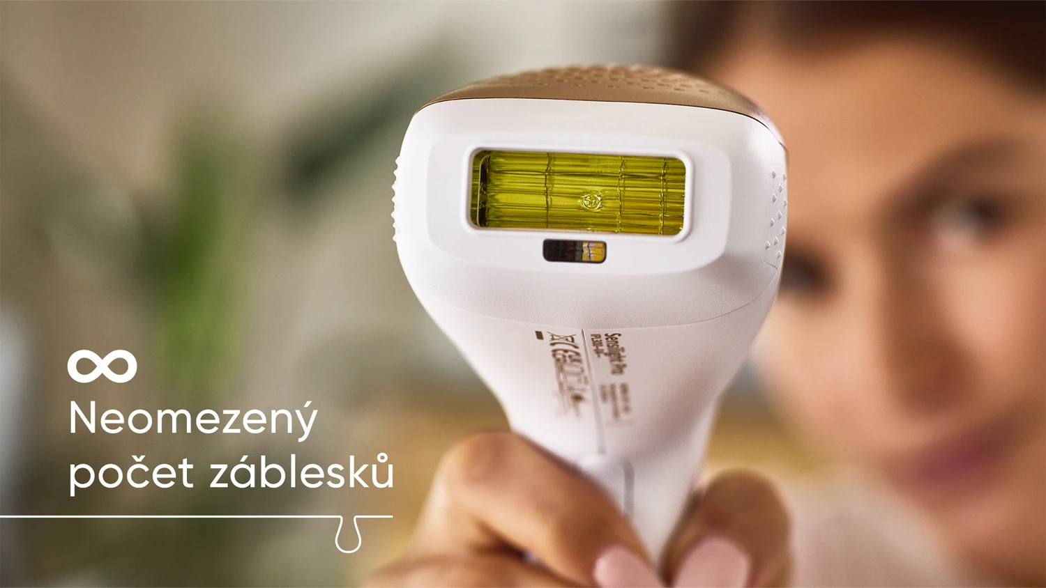 Detailn&iacute; pohled na aplikačn&iacute; ok&eacute;nko IPL epil&aacute;toru Sensica
