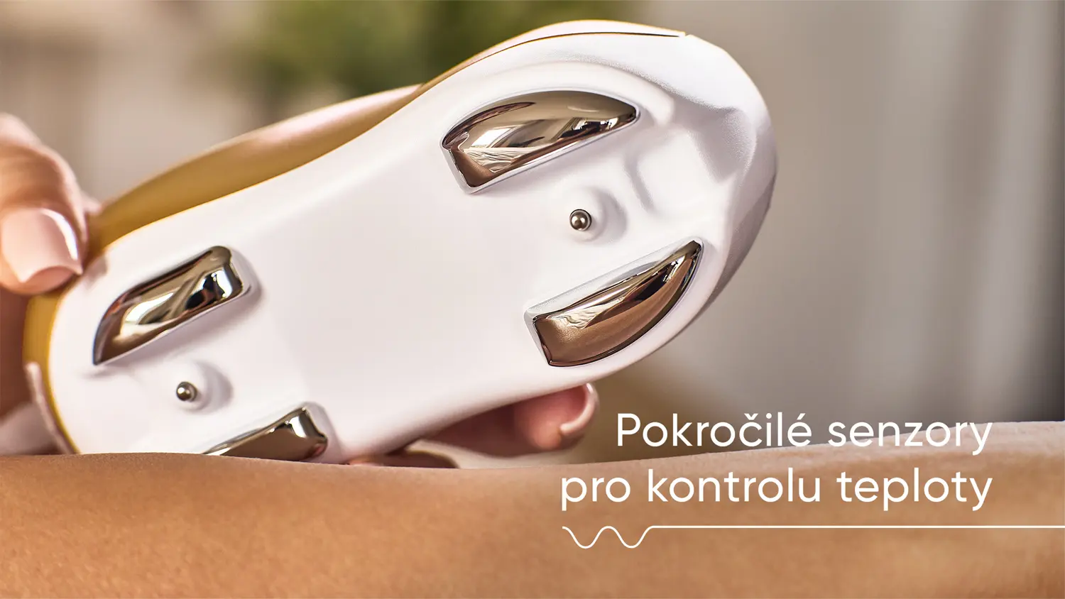 Pohled na spodní stranu zařízení Sensica Sensifirm a senzory na kontrolu teploty