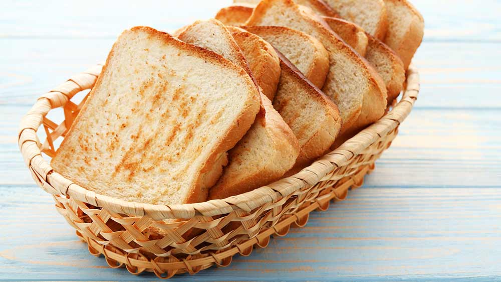 Toastový chléb v košíku_02