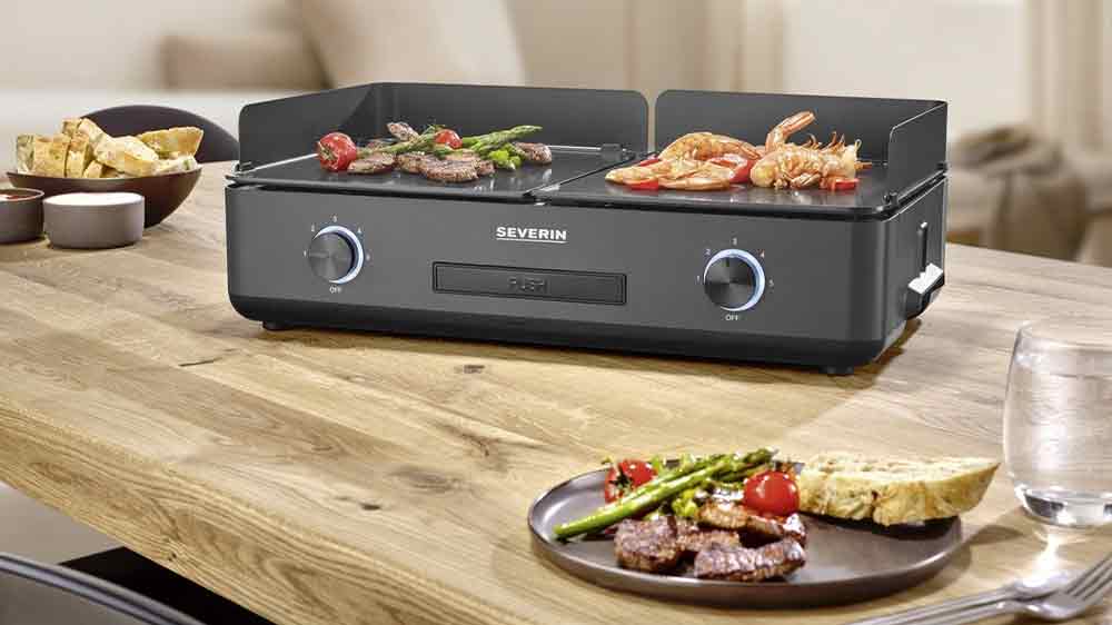 Stolní gril Severin PG 8569 na stole s připraveným pohoštěním_02
