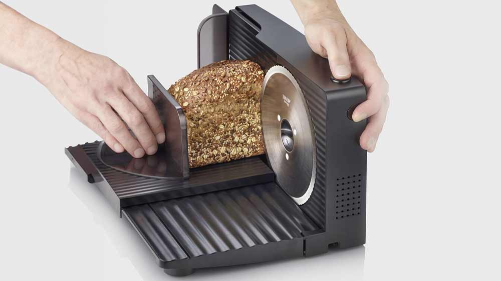 Krájení chleba na kráječi Severin AS 9578_02