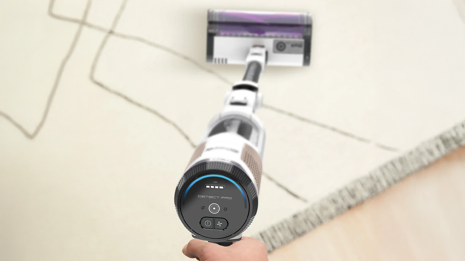 Pohled shora na displej vysavače Shark IW3612EU Detect Pro