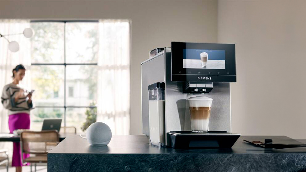 Káva s mléčnou pěnou v plně automatickém kávovaru SIEMENS TQ907R03_02