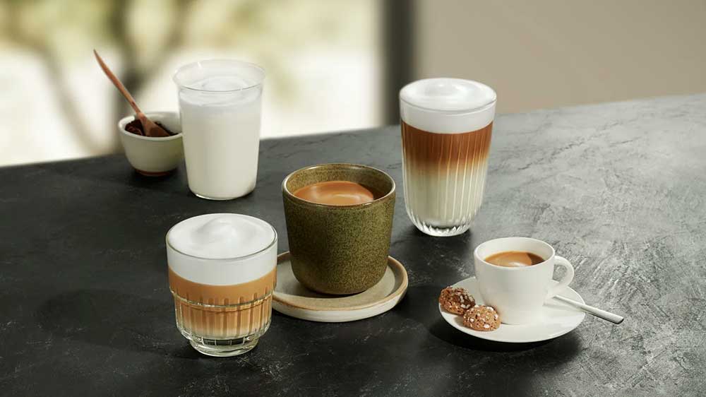 Šálky s kávou na lince_02