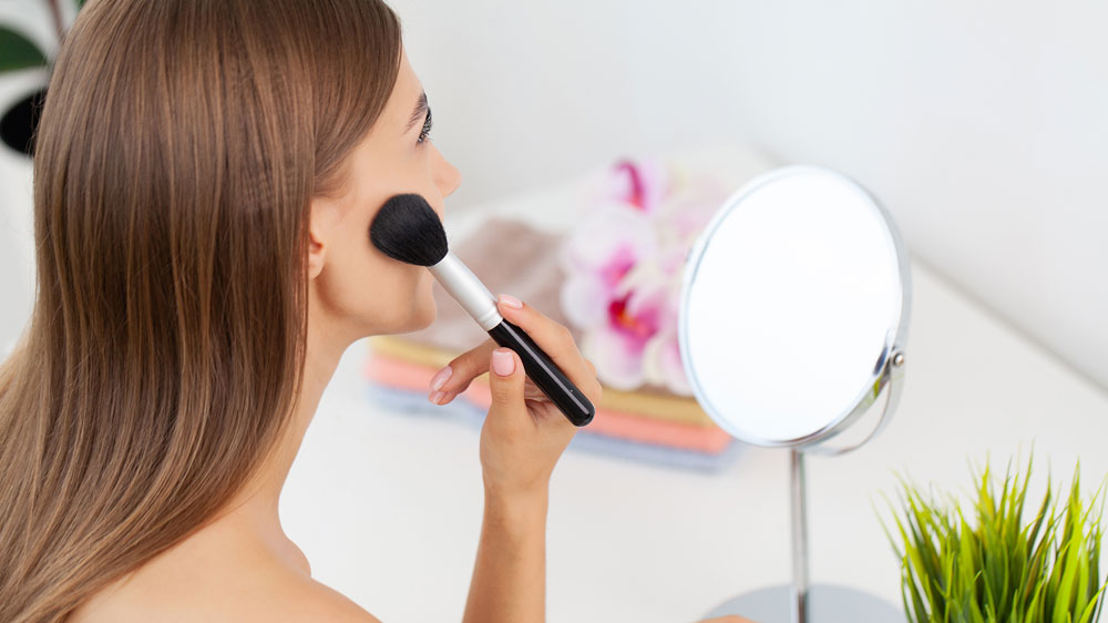Kosmetick&eacute; zrc&aacute;tko zajist&iacute; dokonal&yacute; makeup_02