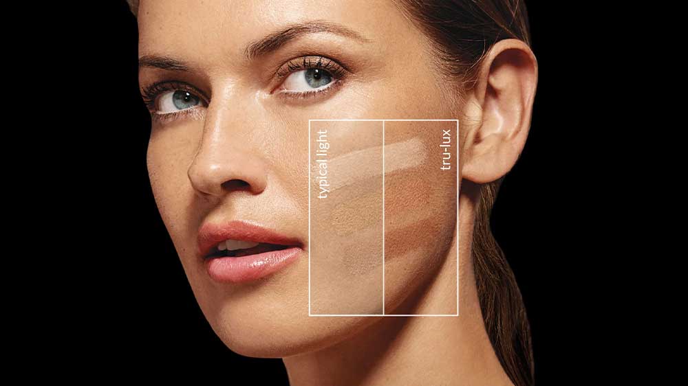 Dokonal&yacute; make-up s kosmetick&yacute;m zrc&aacute;tkem_02
