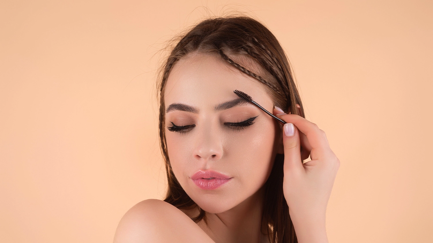 Žena, kter&aacute; si děl&aacute; makeup