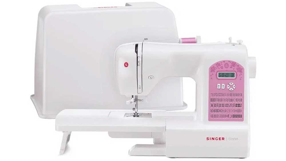 Šicí stroj Singer Starlet 6699 má pevný kryt a přídavný stolek_05