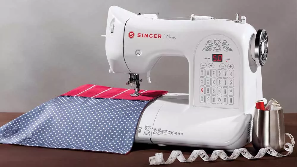 &Scaron;ic&iacute; stroj Singer One při pr&aacute;ci_03