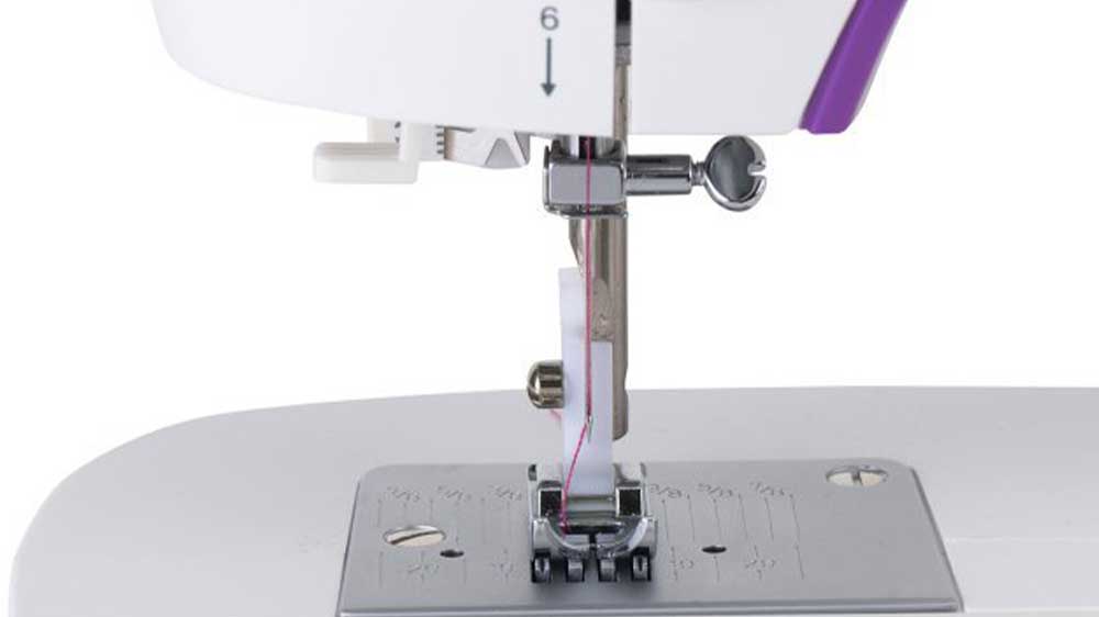 Pracovní plocha šicího stroje Singer M3505_04