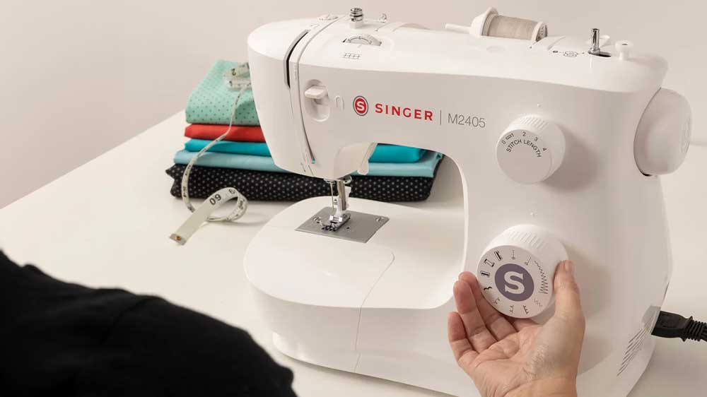 Výběr stehu na šicím stroji Singer m2405_03