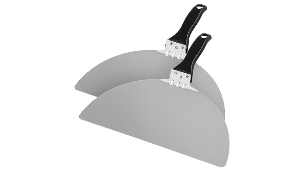 Pohodlný přesun pizzy s praktickým příslušenstvím