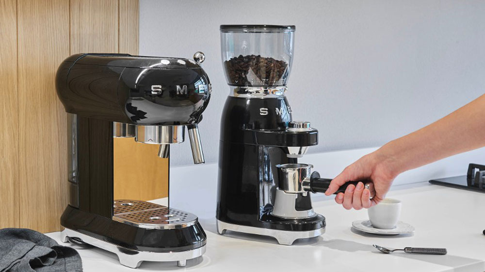 K&aacute;voml&yacute;nek a k&aacute;vovar SMEG_03