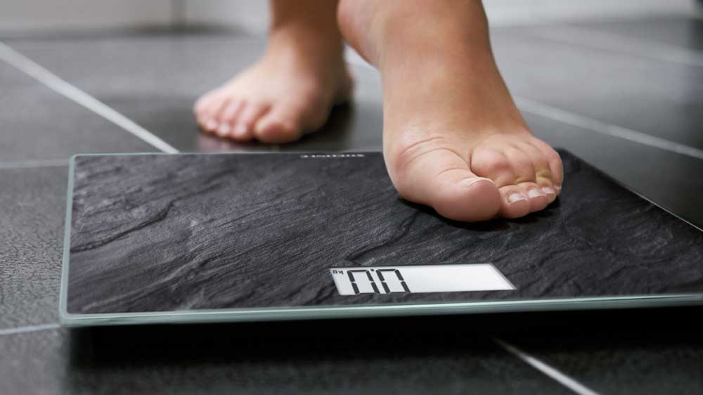 Člověk našlapující na váhu Soehnle Style Sense Compact 300 63881_02