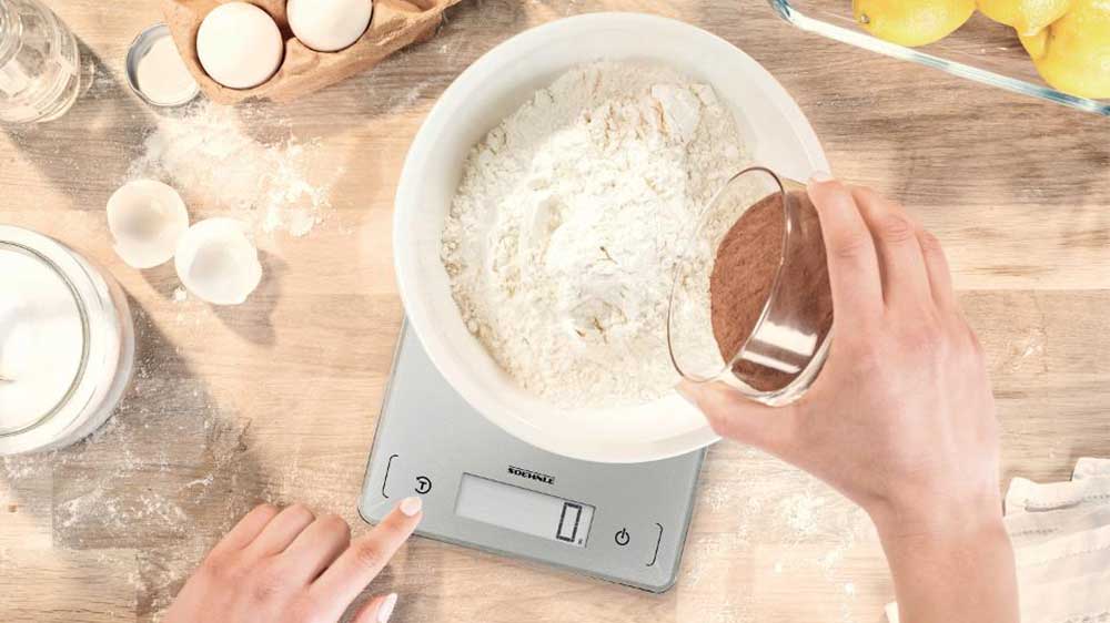 Práce s kuchyňskou váhou Soehnle Page Comfort 300 Slim 61504_02