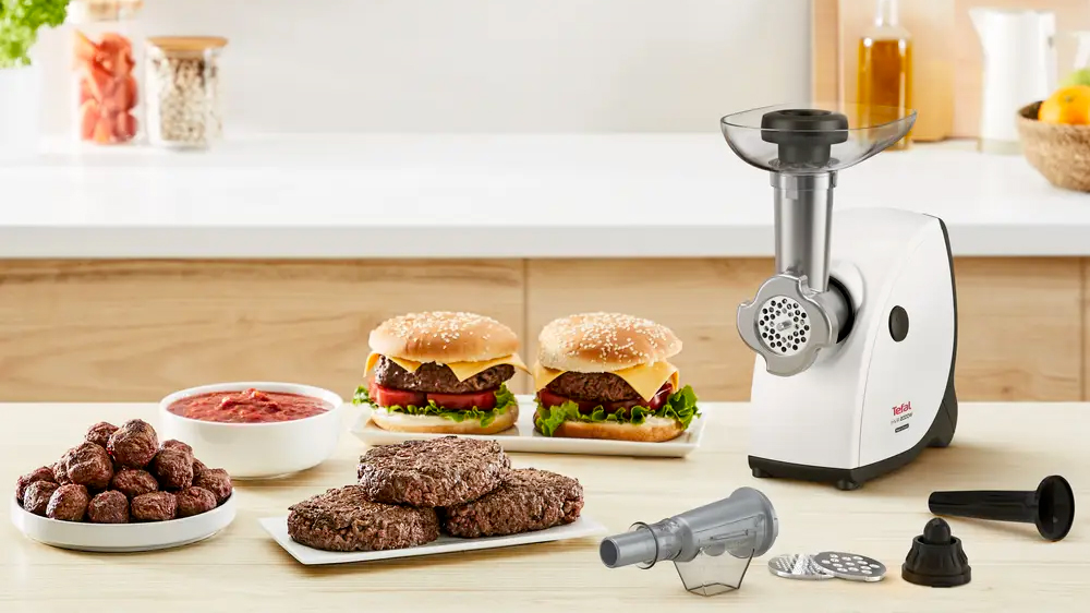 Mlýnek na maso Tefal NE463138 na kuchyňské lince s příslušenstvím_02