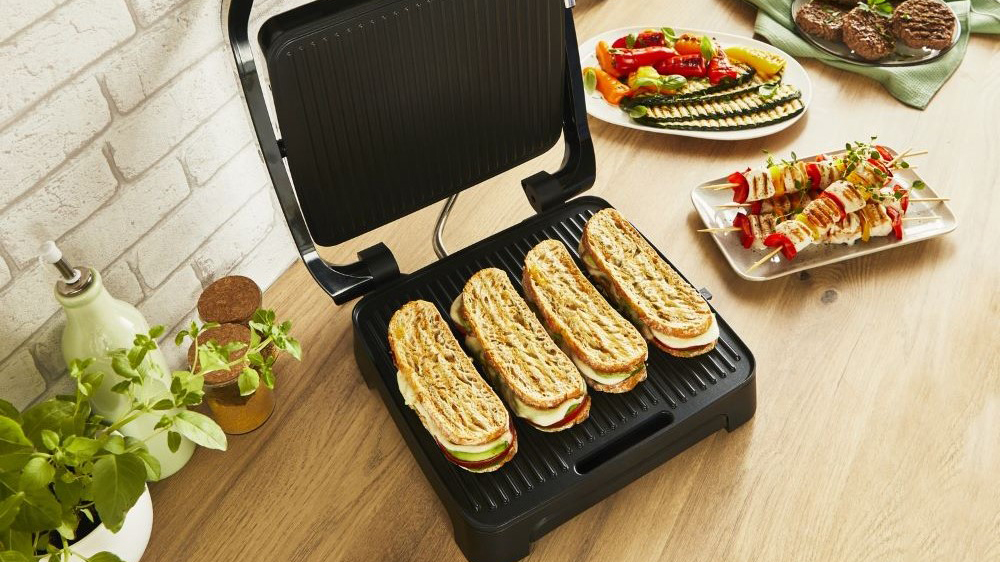 Příprava panini na grilu Tefal GC271D10_02