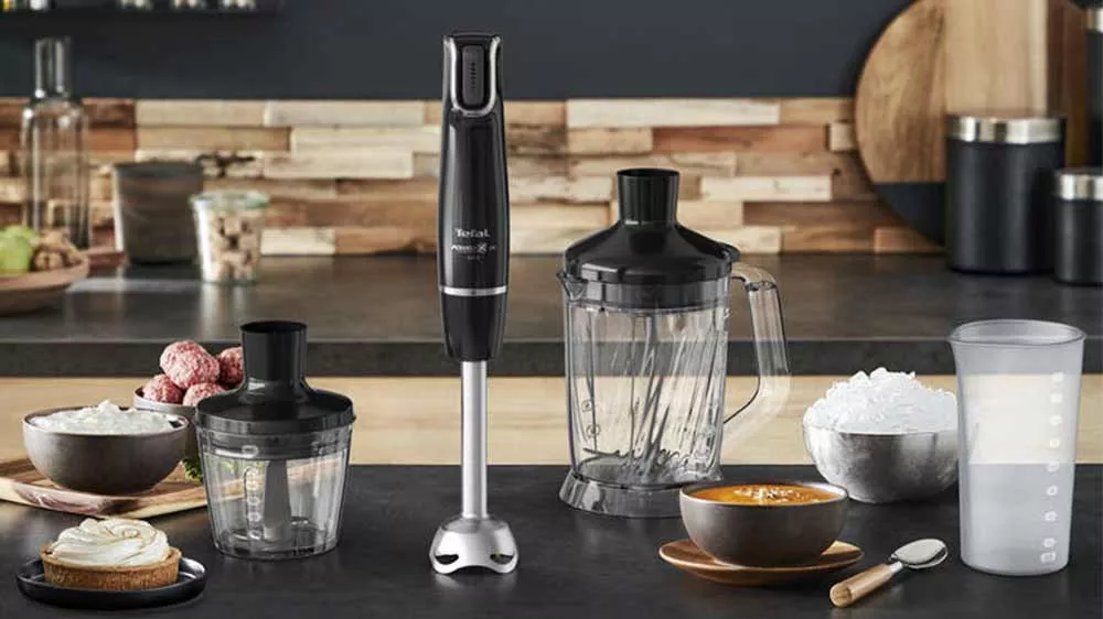 Sada tyčov&eacute;ho mix&eacute;ru Tefal Infiny Force 4v1 HB94L830 na kuchyňsk&eacute; lince_03