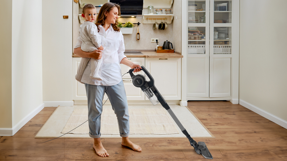 Úklid vysavačem Tesla T300 AeroStar_02