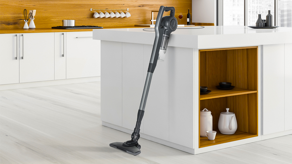 Tyčový vysavač Tesla T300 AeroStar v kuchyni_03