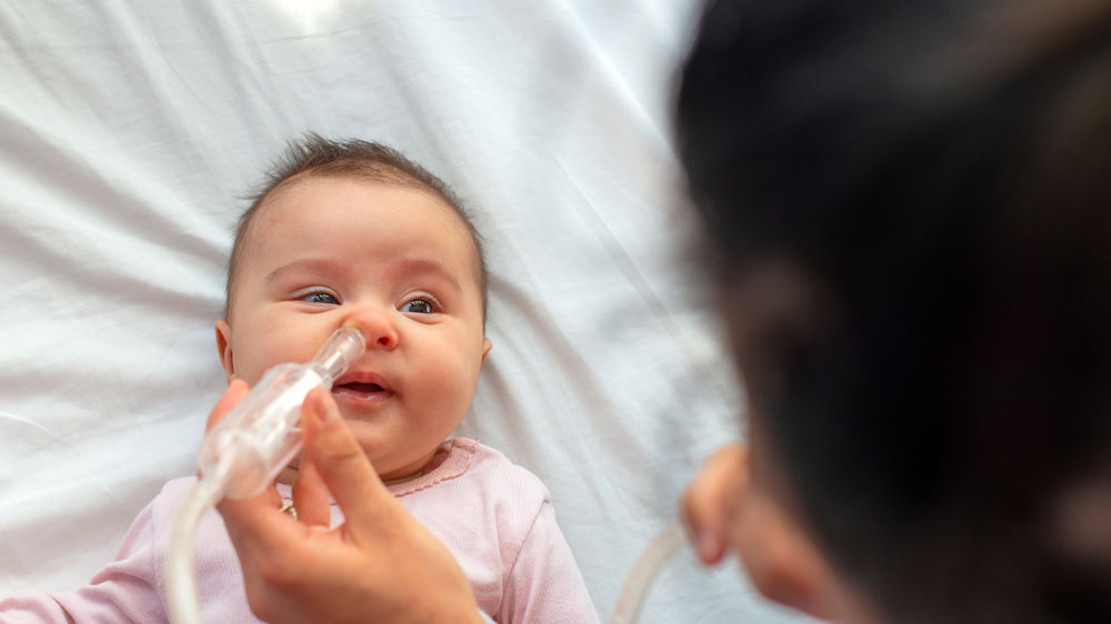 Nosní odsávačka hlenů a miminko_03