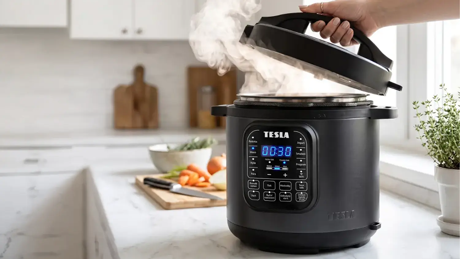 Otevírání multifunkčního hrnce TESLA EliteCook K70 Ultra