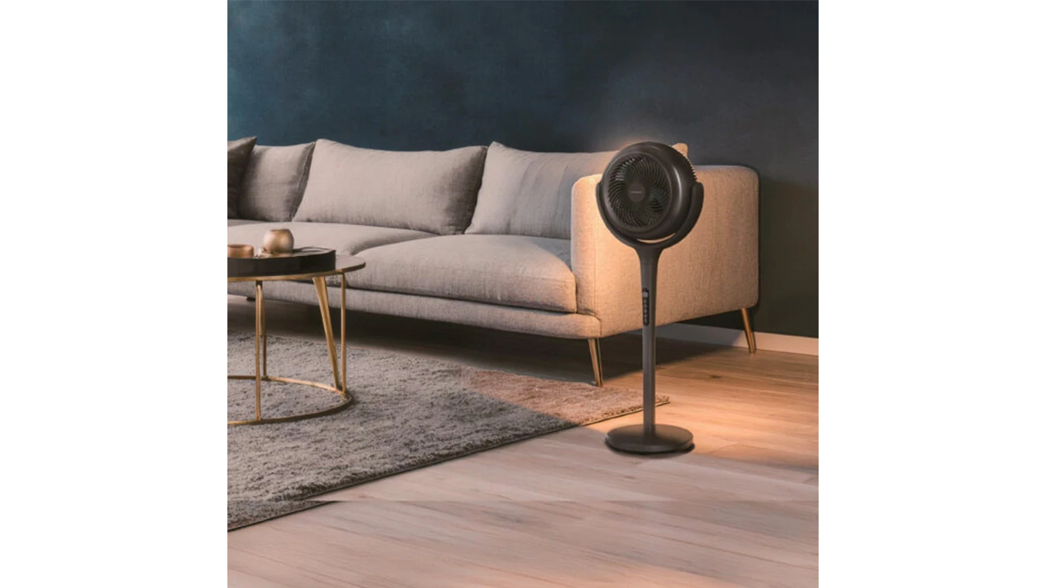 Ventil&aacute;tor Thomson FJD2023ARBLK v pokoji Bohužel jsem nena&scaron;la fotku ve vět&scaron;&iacute;m rozli&scaron;en&iacute;