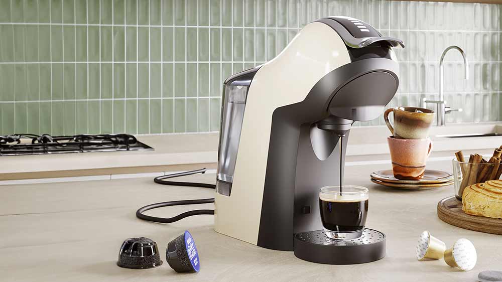 Kávovar Espresso Tristar CM-2301 připravující kávu_03