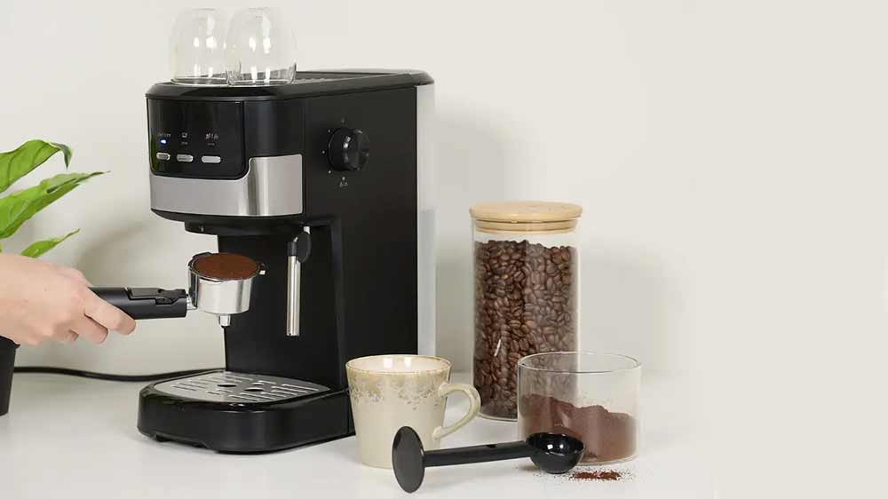 Naplnění kávovaru Espresso Tristar CM-2278 mletou kávou_02