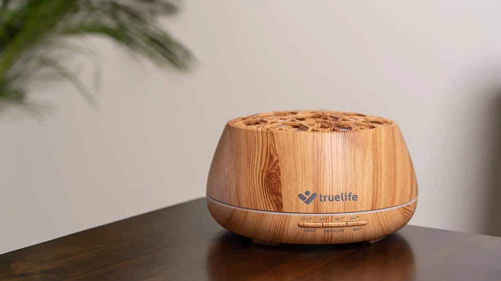 Aroma difuzér TrueLife AIR D9 Smart na stole _02