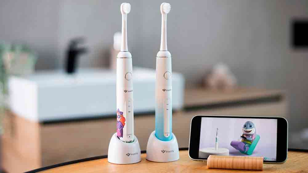 Sonický zubní kartáček TrueLife SonicBrush Junior J100 v koupelně_02