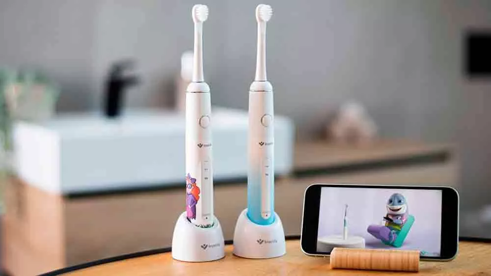 Sonický zubní kartáček TrueLife SonicBrush Junior J100 v koupelně_02