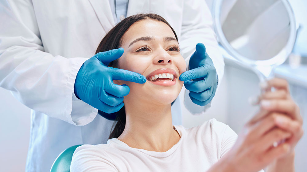 Skvěle vyčištěné zuby sonickým zubním kartáčkem TrueLife Compact Pink_02