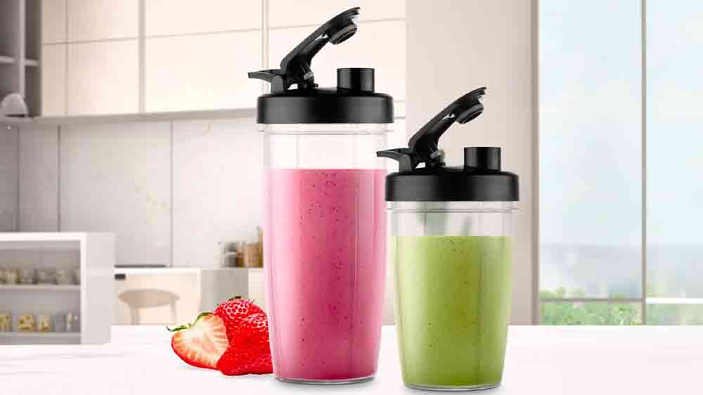 Připravené smoothie na kuchyňské lince_02