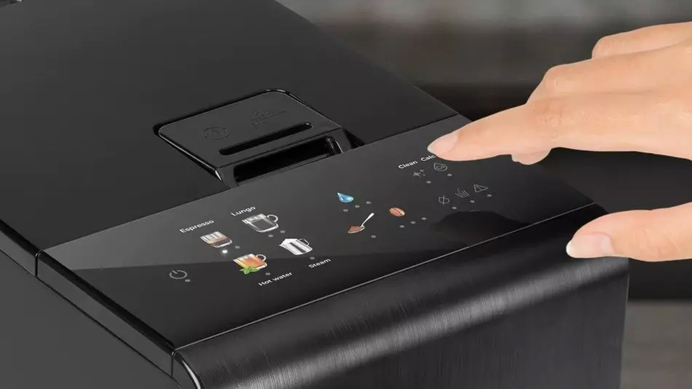 Dotykový displej na automatickém kávovaru Ufesa Sensazione_03