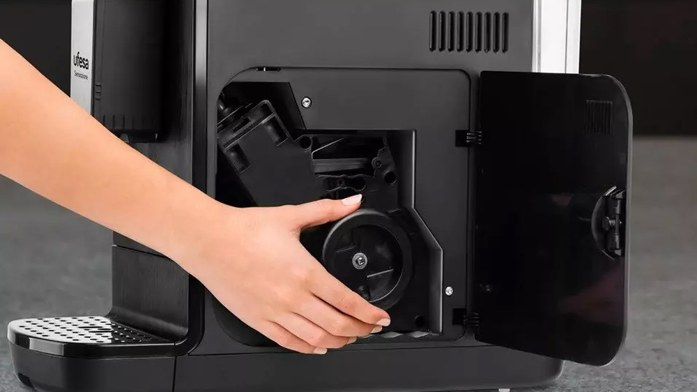 Spařovací jednotka automatického kávovaru Ufesa Sensazione_04