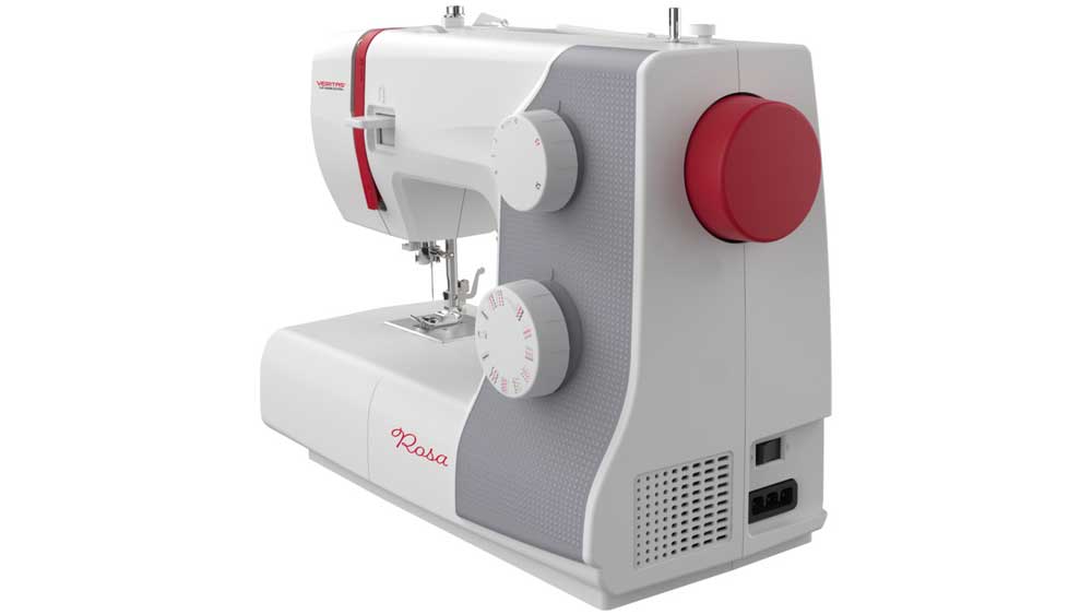 Boční pohled na šicí stroj_03