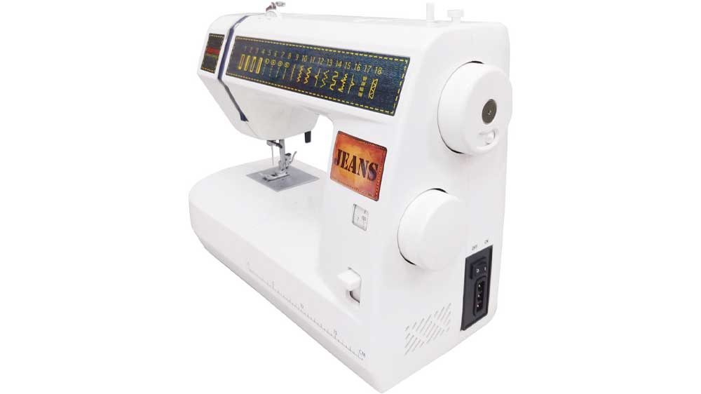 Boční pohled na šicí stroj_03