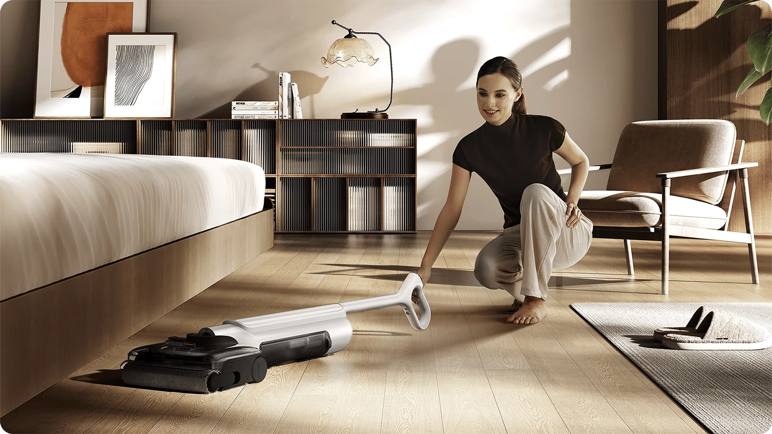 Žena při úklidu s vysavačem Xiaomi Truclean W30 Pro Wet Dry BHR08GYEU