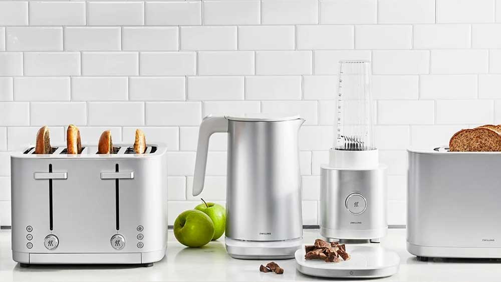 Smoothie mix&eacute;r ZWILLING ENFINIGY na pracovn&iacute; desce_02