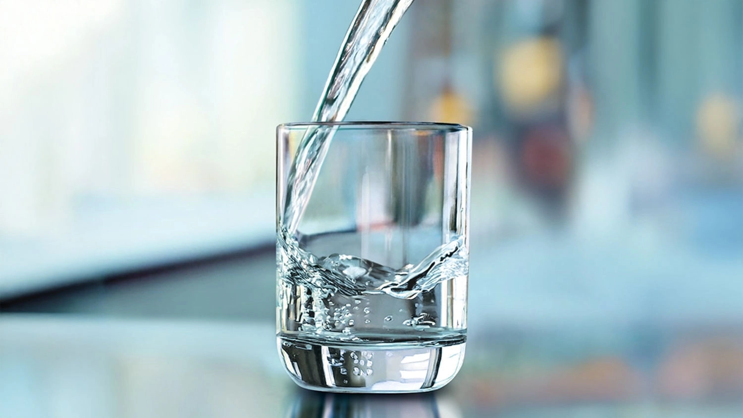 Filtrační konvice BRITA Style Essential 24 l písková